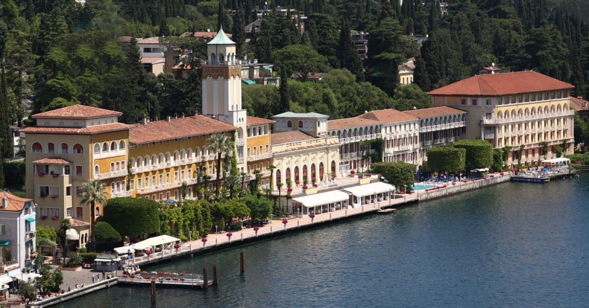 Frații Pavăl, proprietarii Dedeman, intră pe piața hotelieră și achiziționează legendarul hotel italian Grand Hotel Gardone