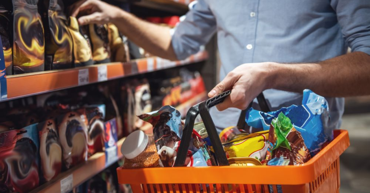 Ministrul Agriculturii: Retailerii care vor scoate de la raft produse românești mai ieftine decât cele importate ar putea fi sancționați cu 5% din cifra de afaceri 