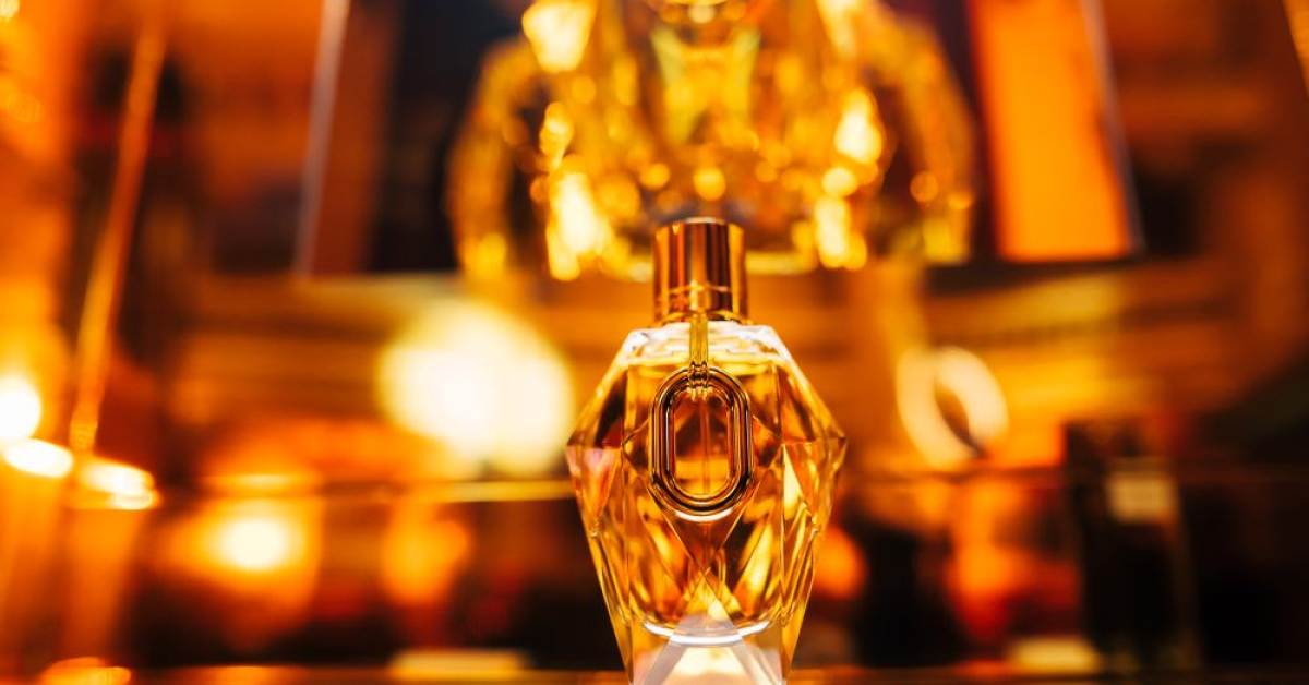Noul parfum Million Gold For Her, de la Rabanne, disponibil și în România