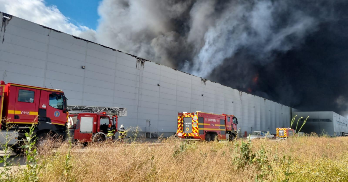Incendiu la depozitul logistic CTPark de pe A1. Șeful CTP: Din fericire, nu există victime omenești. Pagubele materiale vor fi stabilite ulterior