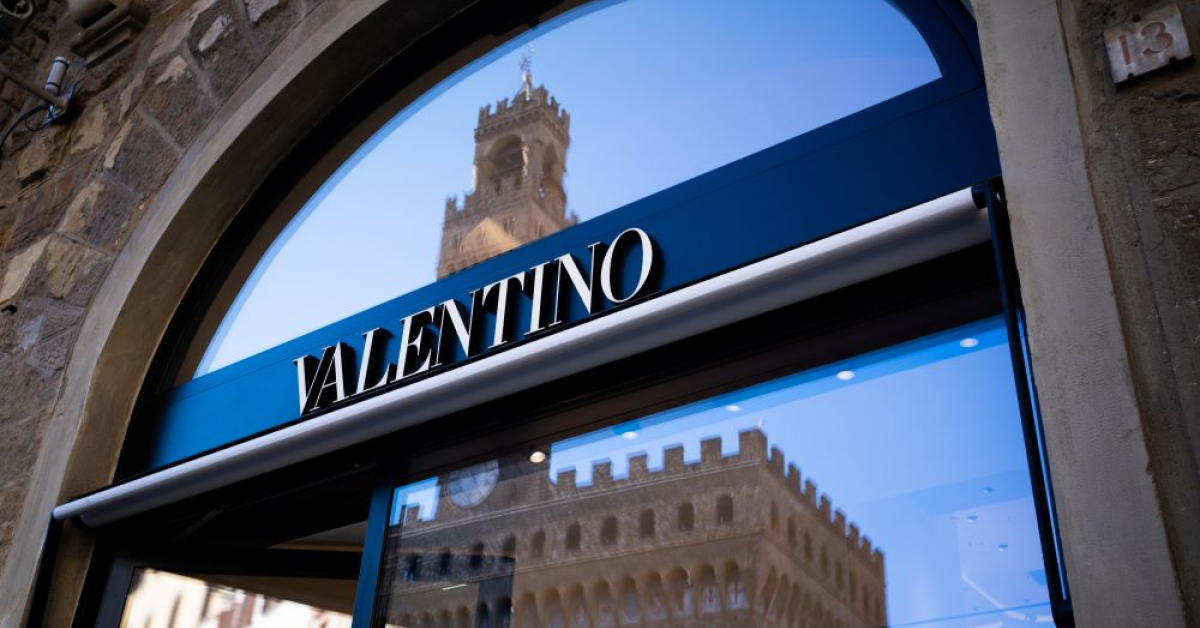 Valentino rămâne fără CEO într-un moment dificil pentru brandul italian de lux