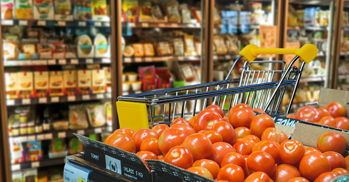 AMRCR: „Plafonarea adaosului comercial la produsele alimentare va afecta grav afacerile din România”