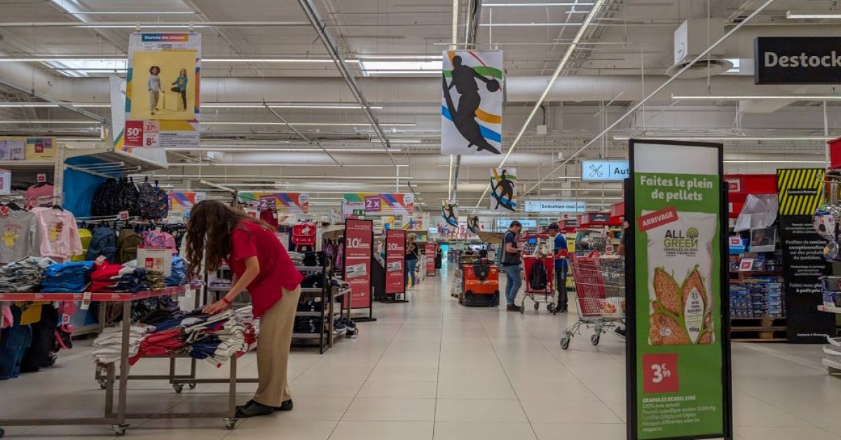 Angajatorii din străinătate au început recrutările pentru sezonul de vară: retailul, printre domeniile cu cele mai multe poziții
