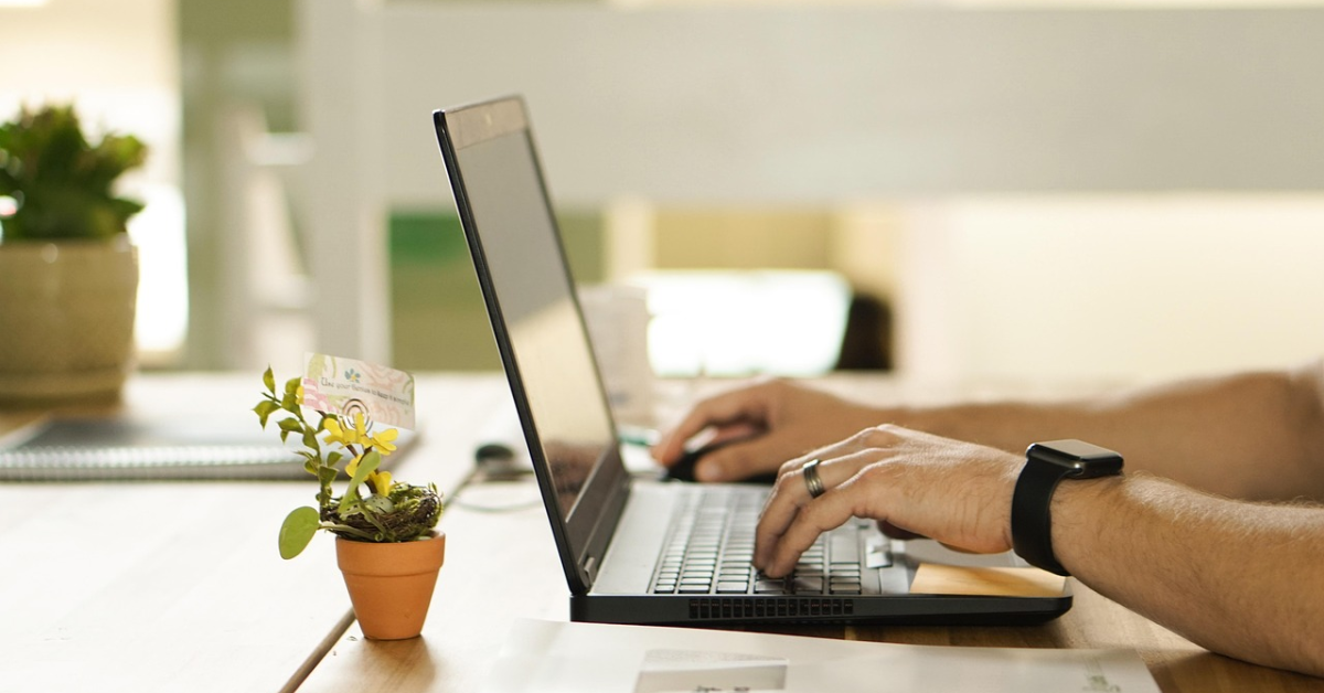 Fashion Days urmează exemplu altor magazine online și lansează dAIsy, un asistent virtual AI 