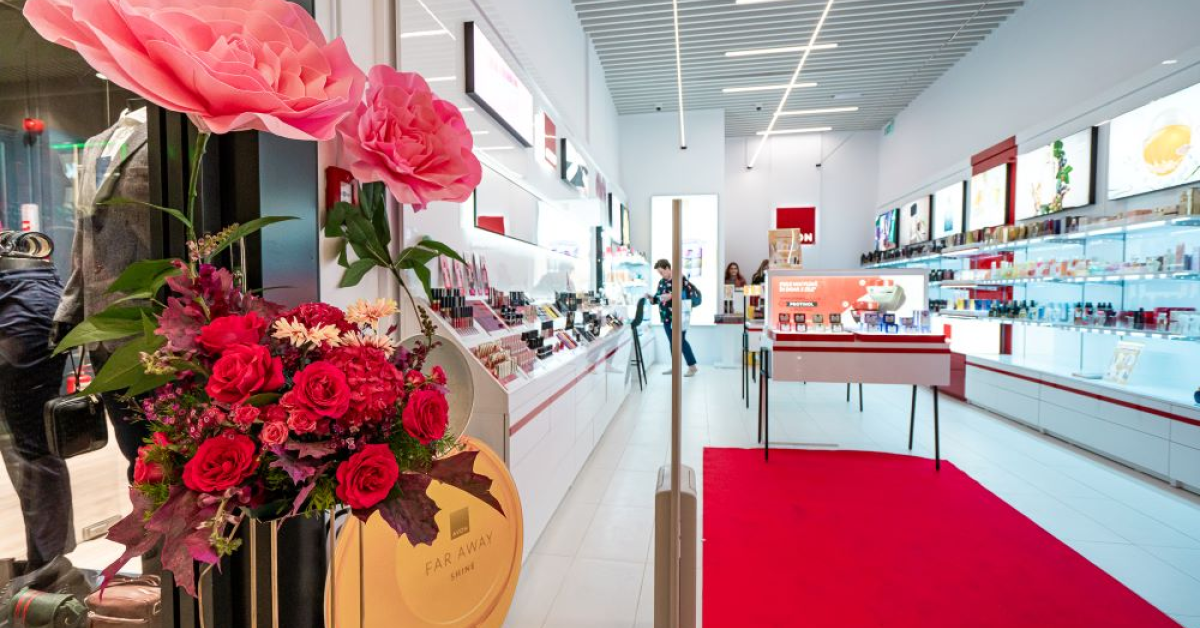Avon oferă controale mamare gratuite la noul concept store din București