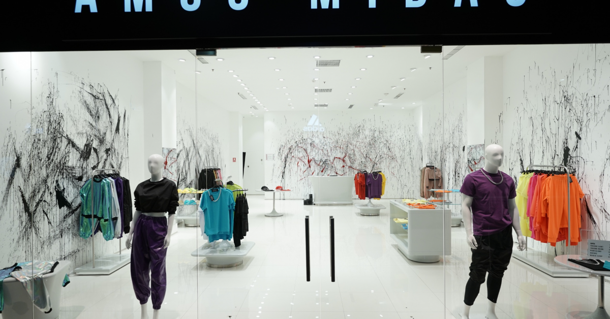  Promenada Mall deschide un pop-up store dedicat designerului român Amos Midas