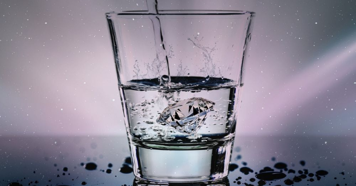 Waterdrop lansează paharul Explorer: de ce bem mai puțină apă iarna 