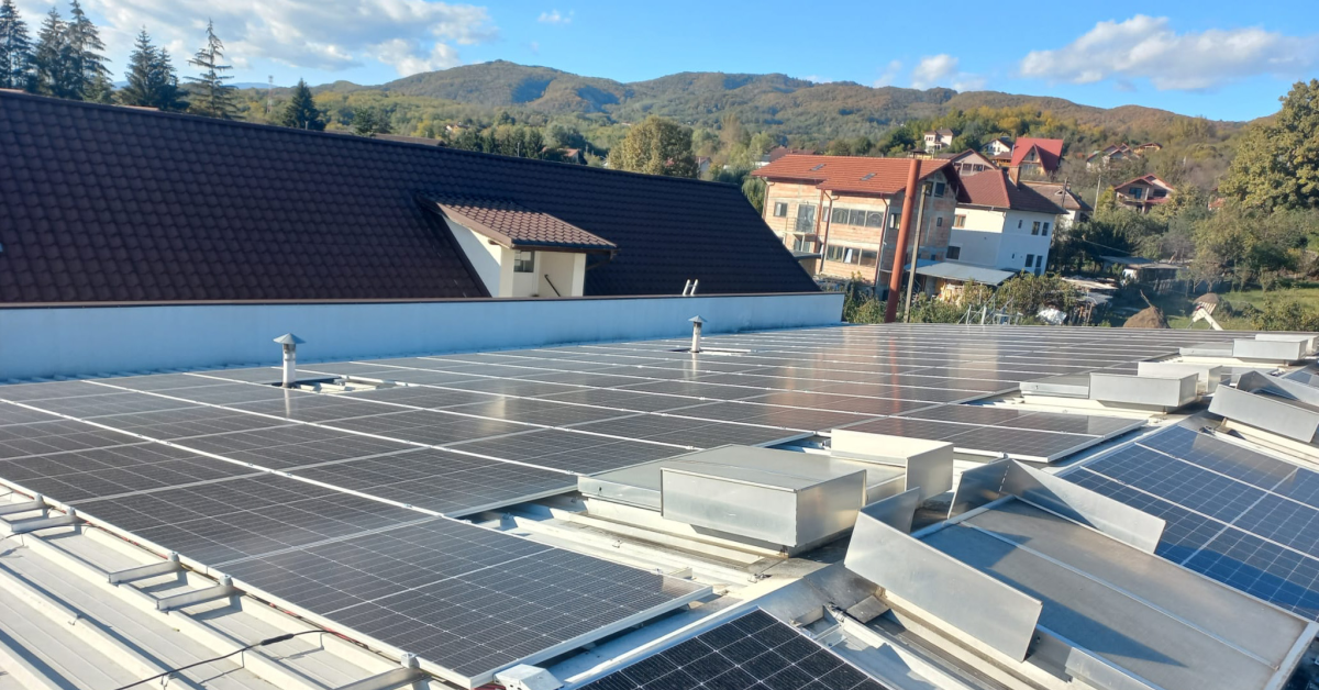 SanoVita a investit 250.000 de euro în montarea de panouri fotovoltaice la cele două unități de producție din Râmnicu Vâlcea
