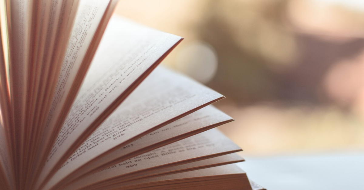 Mai mult decât un simplu „Cotor”: Cine este librarul virtual de la Libris care simplifică modul în care îți alegi următoarea carte