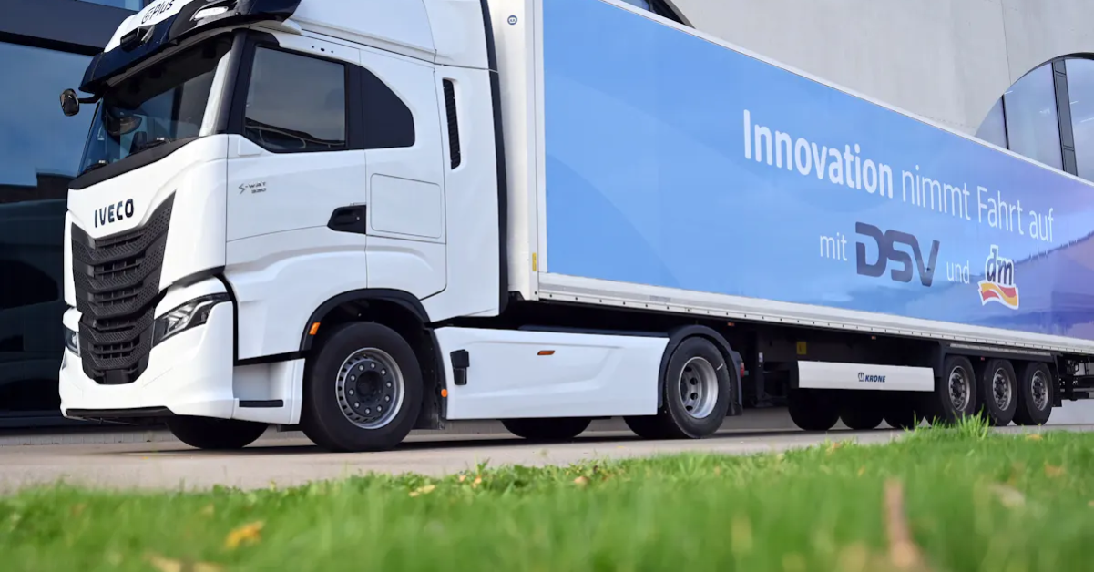 IVECO, DSV și dm markt bat palma pentru testarea asistenței semi-autonome a șoferului: cum va funcționa proiectul primelor companii din Germania care încearcă această soluție