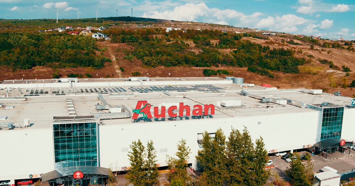 Auchan vrea să devină prosumator: câte magazine sunt dotate cu panouri fotovoltaice