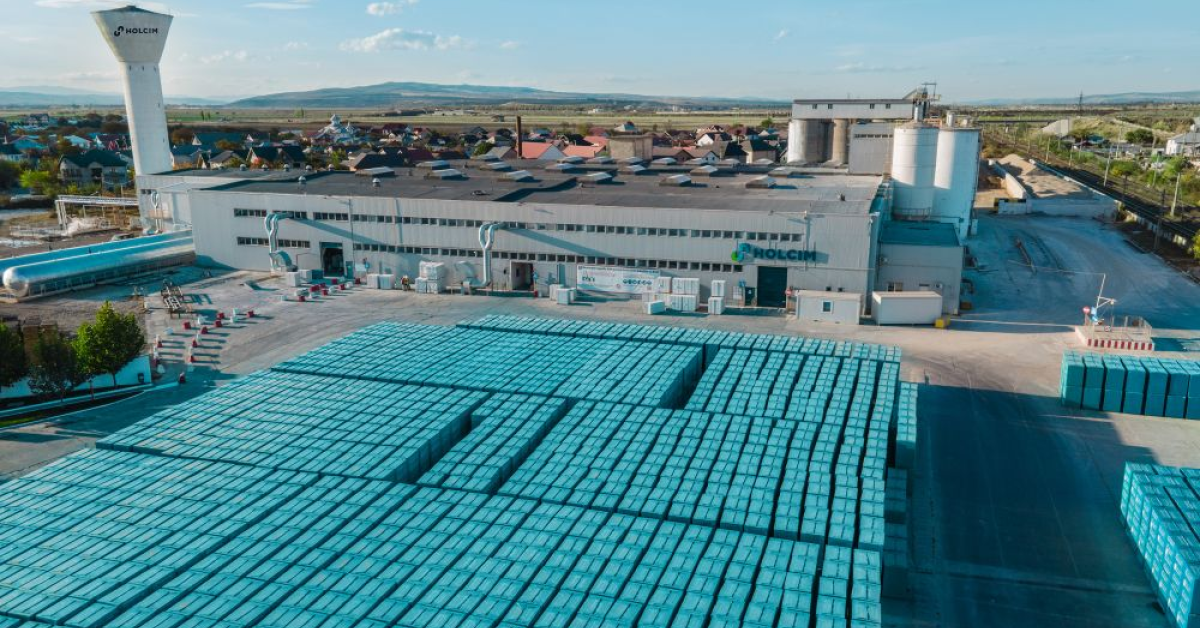 Schimbări la vârful Holcim România: Adina Pădurariu este noul director al fabricii de BCA din Adjud, Vrancea   
