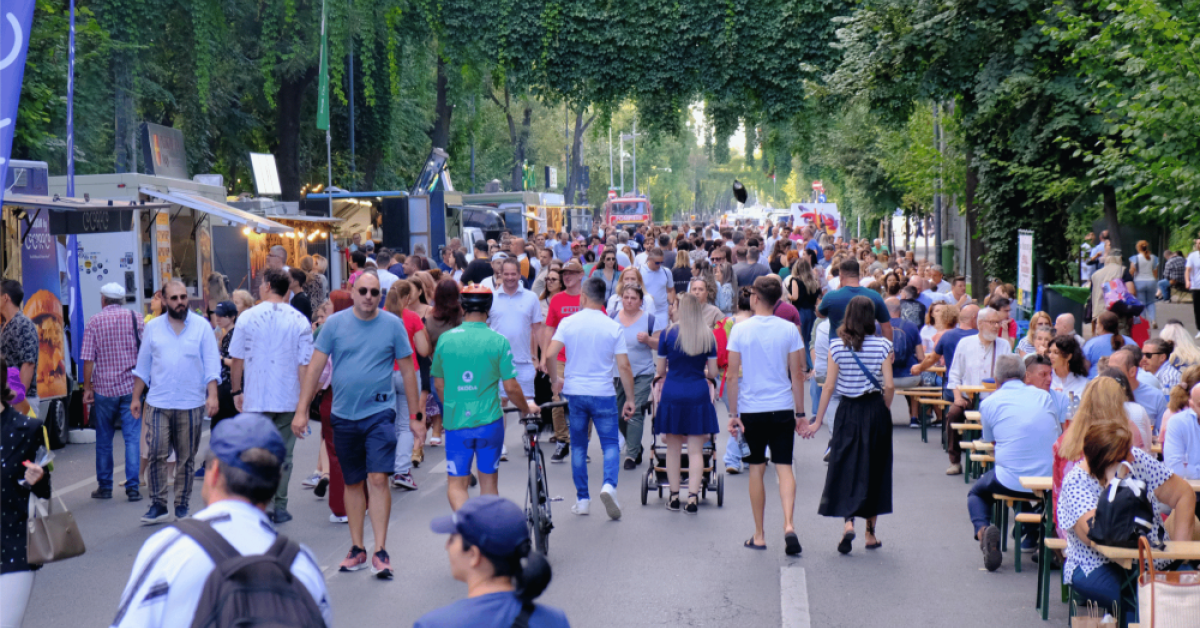 Peste 40.000 de persoane au participat, sămbătă și duminică, la cea de-a cincea ediție a Festivalului Vinului Moldovenesc