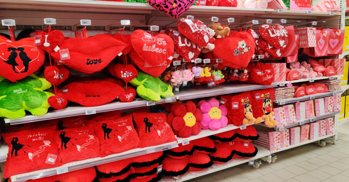 Ce reduceri pot vâna românii în „Luna Iubirii” la Auchan