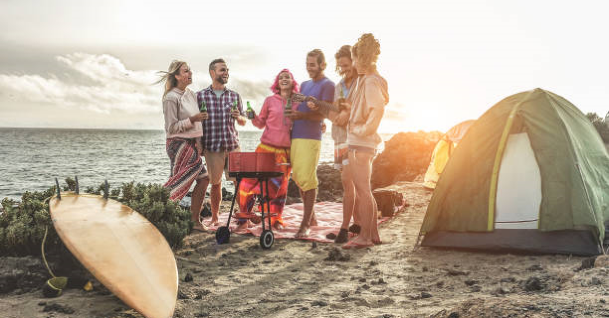 Cum să te echipezi pentru camping fără să-ți golești buzunarul