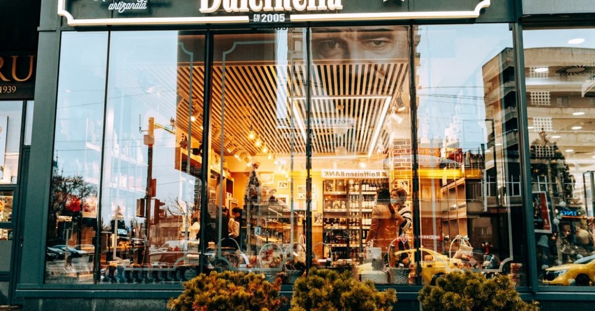 Dulcinella dă Piatra Neamț pentru București: mută fabrica în Capitală și intră în supermarketuri