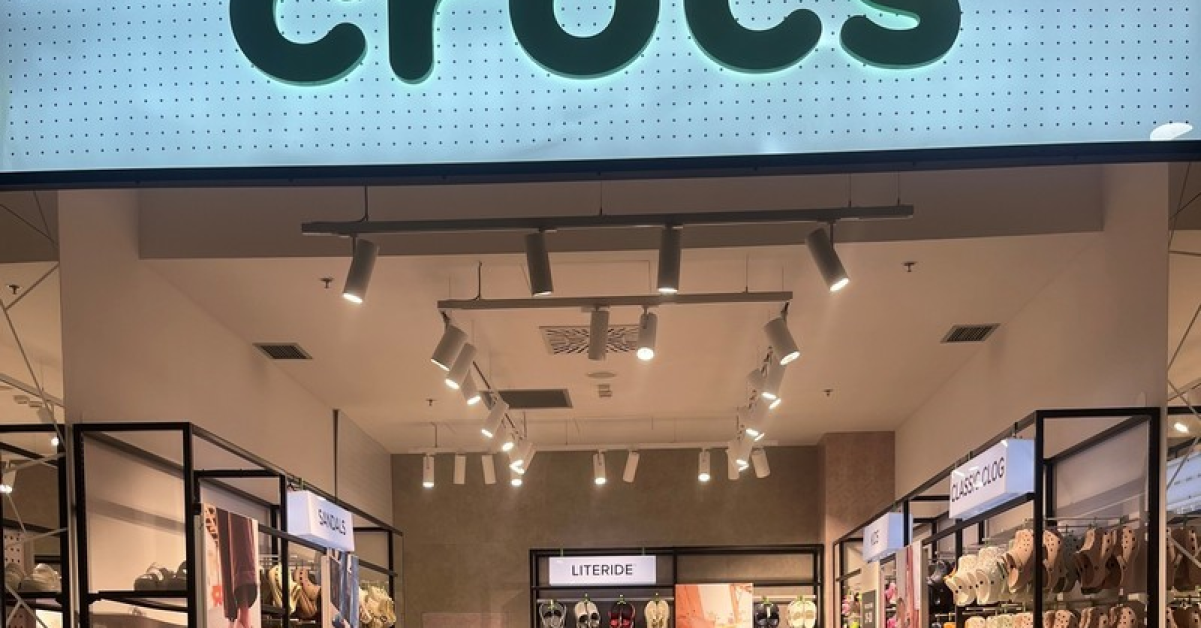 Un nou magazin Crocs în România: unde a fost inagurată cea mai recentă unitate